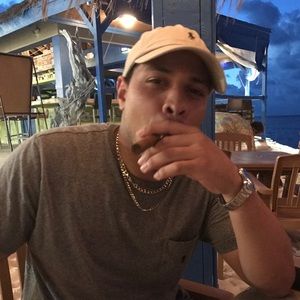 Meet your Posher, Isaais